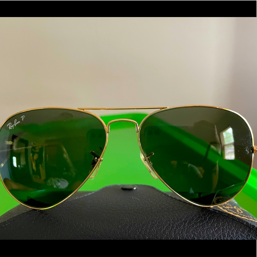 Large Polarized Aviators.